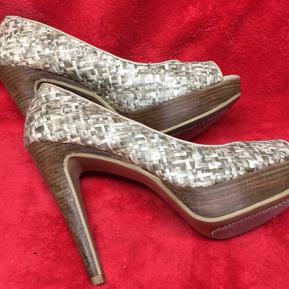 Levity- woven look heels size 7 1/2 m